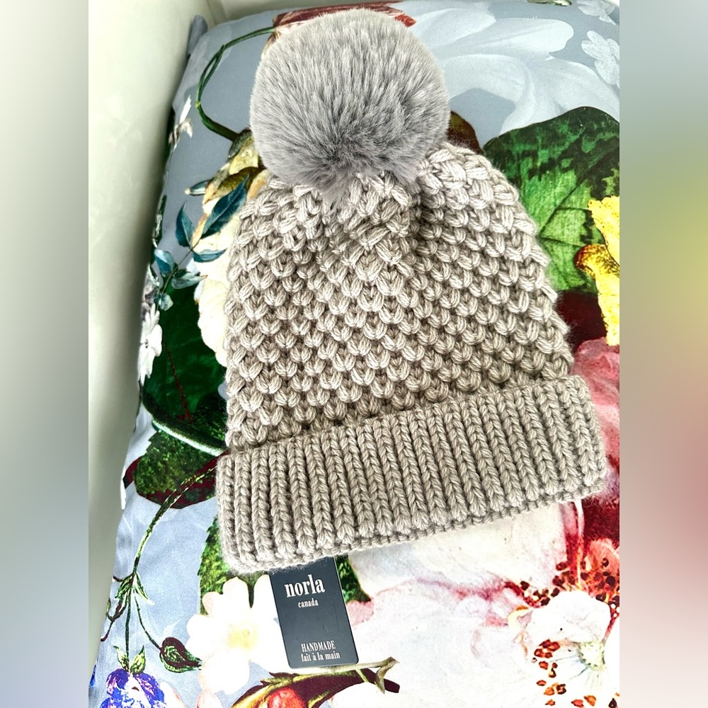 🔥HOST PICK🔥NWT Norla Alpaca Wool Blend Toque with Large Fur Pom Pom in Gray